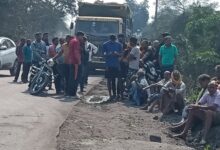 Photo of गारे-पेलमा कोल् खदान व उद्योग प्रबंधन के खिलाफ ग्रामीणों ने किया चक्काजाम…..! वाहनों की तेज़ रफ़्तार व प्रदूषण फैलाने को लेकर जताई नाराजगी….