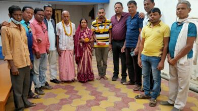 Photo of कोलता समाज की ओर से किया घर पहुँच कर किया सम्मान …. माटी पुत्र विकास भोय ने रायगढ का नाम देश में रोशन किया – विलिस गुप्ता