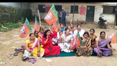 Photo of नशा मुक्त छतीसगढ़ बनाने महिला मोर्चा ने किया शराब दुकान के आगे प्रदर्शन