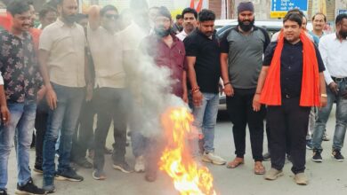 Photo of 2000 करोड़ रुपए का शराब घोटाला के मामले को लेकर भाजपा शहर मंडल ने फूका भूपेश बघेल का पुतला….