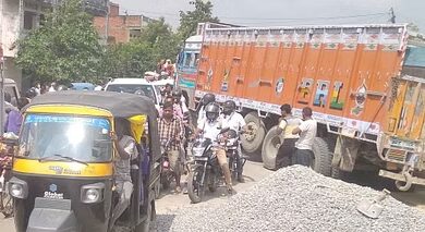 Photo of जनता के धैर्य की परीक्षा ले रहीं खस्ताहाल सड़कें,बढ़ रहा आक्रोश