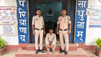 Photo of शराब पीने के लिए पैसे नहीं देने पर पत्नी के सिर और हाथों पर डंडे से किया प्राणघातक हमला