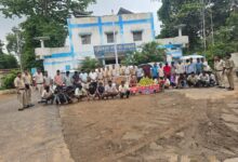 Photo of रायगढ़ – कोरबा सीमा पर जुए का साम्राज्य ध्वस्त , 90 लाख की गाड़ियां समेत नगदी जब्त
