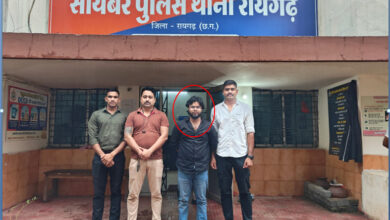 Photo of APK फाइल से मोबाइल हैक कर युवती की निजी तस्वीरें की हासिल, वायरल करने की धमकी देकर ऐंठे तेरह हजार; मुजफ्फरपुर से आरोपी गिरफ्तार