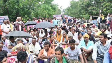 Photo of 20 वर्षों की उपेक्षा के खिलाफ उमड़ा जनसैलाब : केशला–तोलगे सड़क निर्माण की मांग को लेकर 15 ग्राम पंचायतों का ऐतिहासिक महाचक्का जाम
